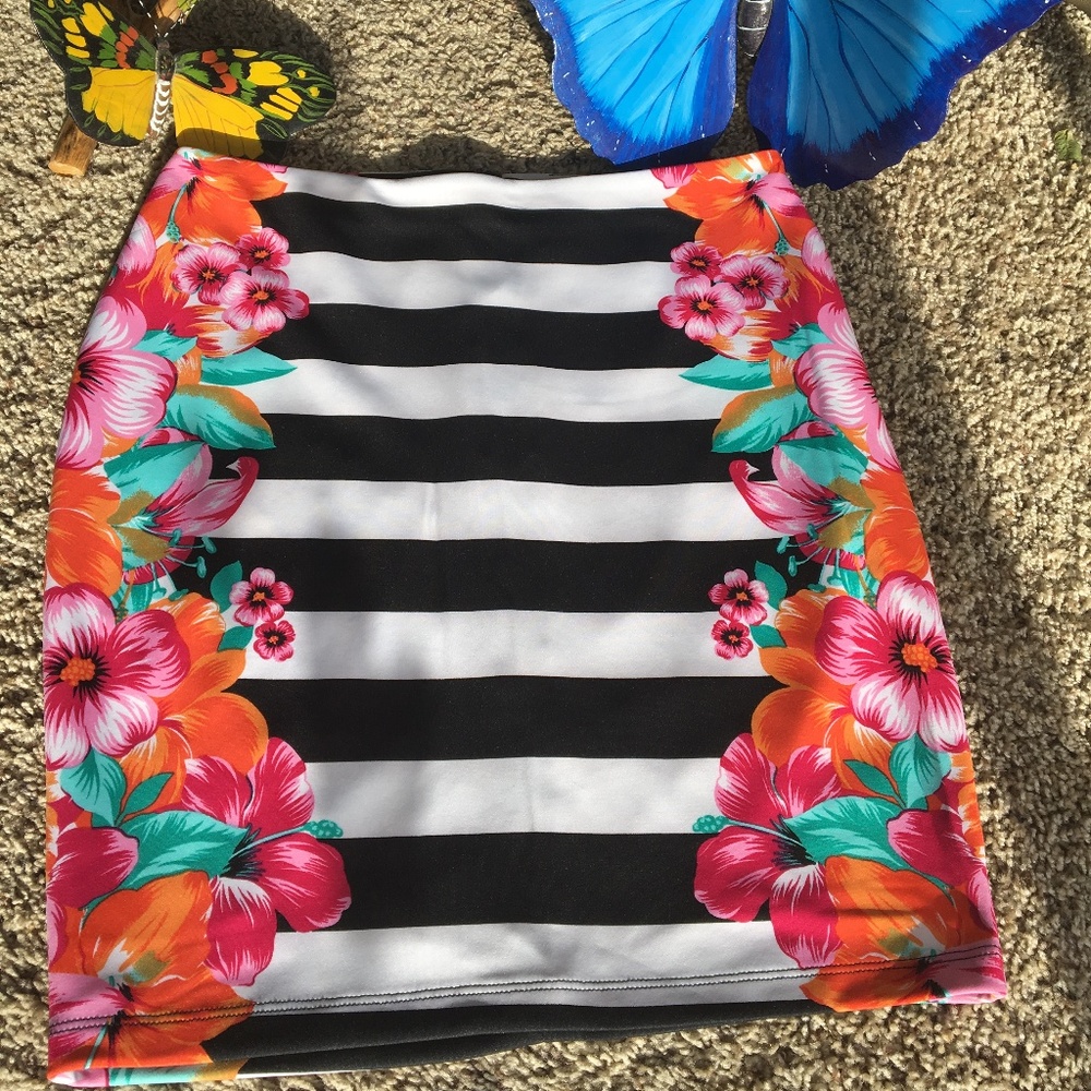 2BeBe Mini Skirt Floral Black & White Stripe Small